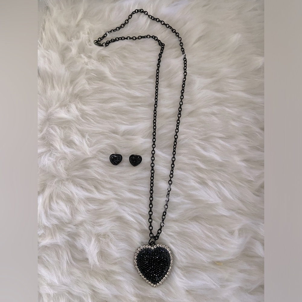 Necklace and earring set 🖤